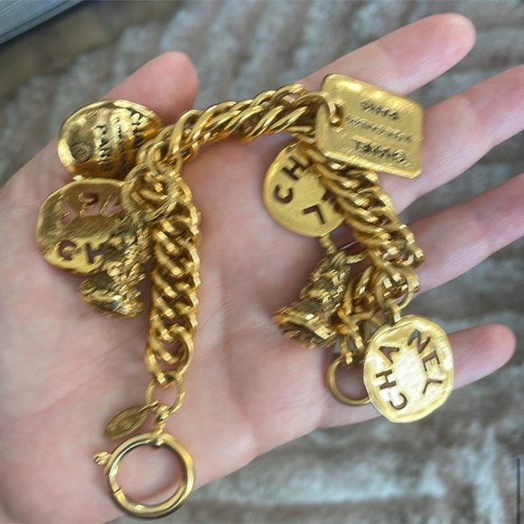 CHANEL VINTAGE GOLD Rare Charms Chain bracelet Retails: $2,900 Size: OS - Picture 8 of 9